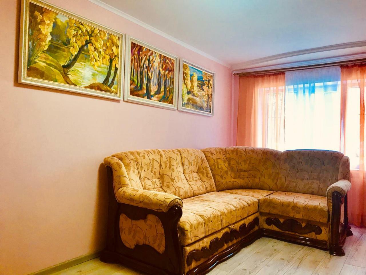 Сучасна Квартира В Центрі Міста Uzhhorod Ngoại thất bức ảnh