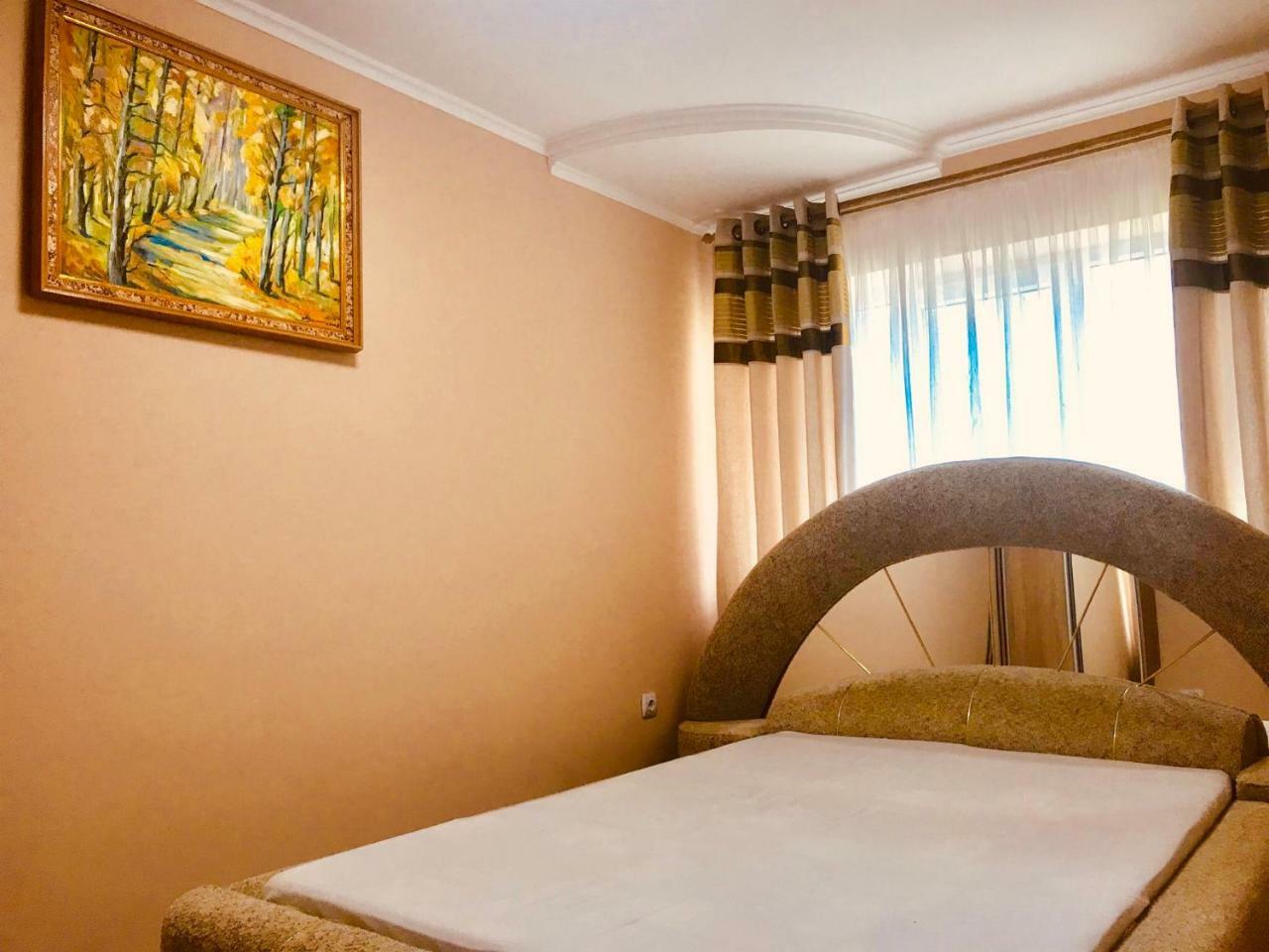 Сучасна Квартира В Центрі Міста Uzhhorod Ngoại thất bức ảnh