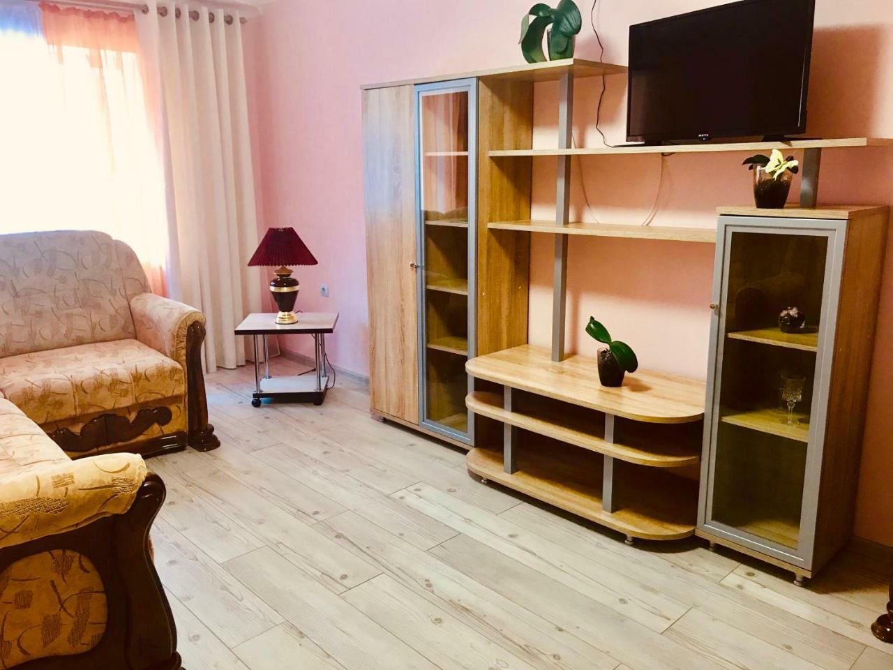 Сучасна Квартира В Центрі Міста Uzhhorod Ngoại thất bức ảnh