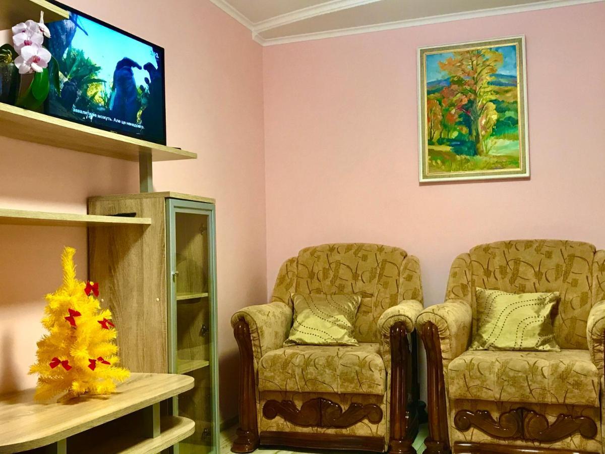 Сучасна Квартира В Центрі Міста Uzhhorod Ngoại thất bức ảnh