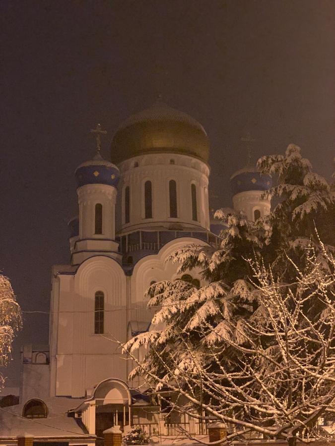 Сучасна Квартира В Центрі Міста Uzhhorod Ngoại thất bức ảnh